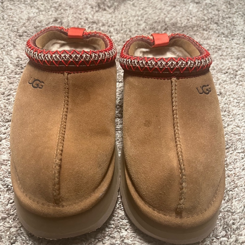 Ugg tazz platform size 8